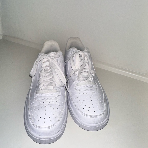 Nike Women's Court Vision Low Size 7 - Picture 2 of 6